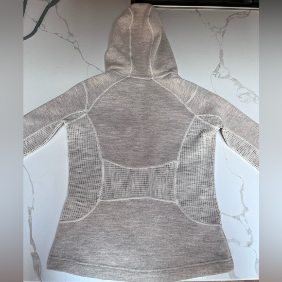 MOUNTAIN HARDWEAR Women's
Wool Blend Athletic Hooded
Sweater - Picture 4 of 8